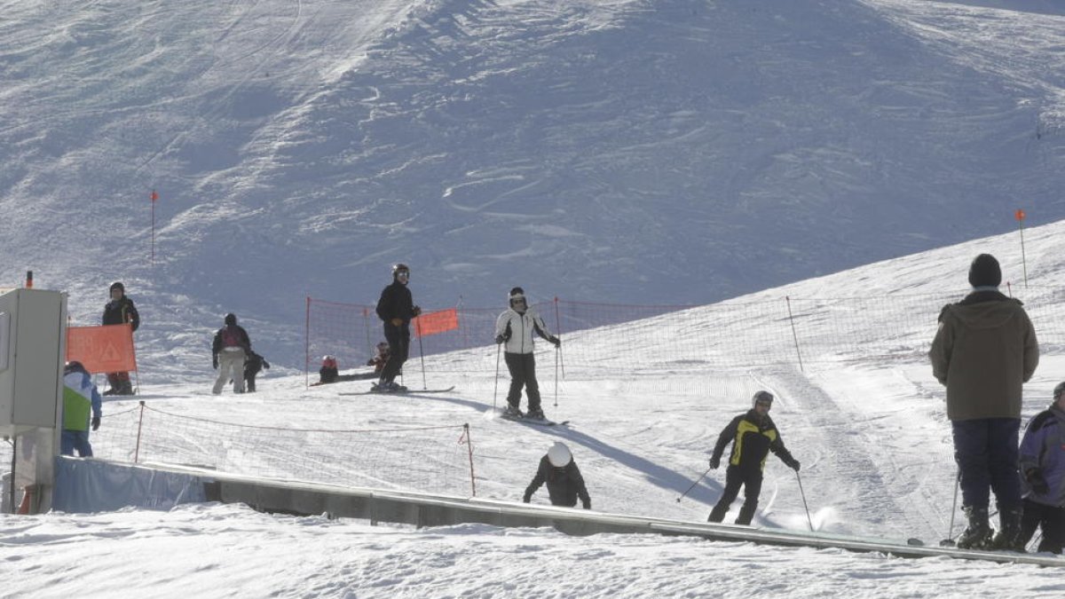 Milers d’esquiadors obren el pont de la Puríssima