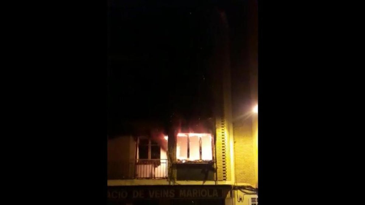 Vídeo del incendio de la Mariola grabado por un vecino. 