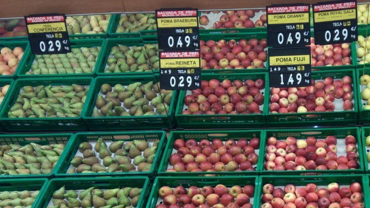 Imagen de la fruta ofertada durante el puente que ha sido denunciada por los payeses.