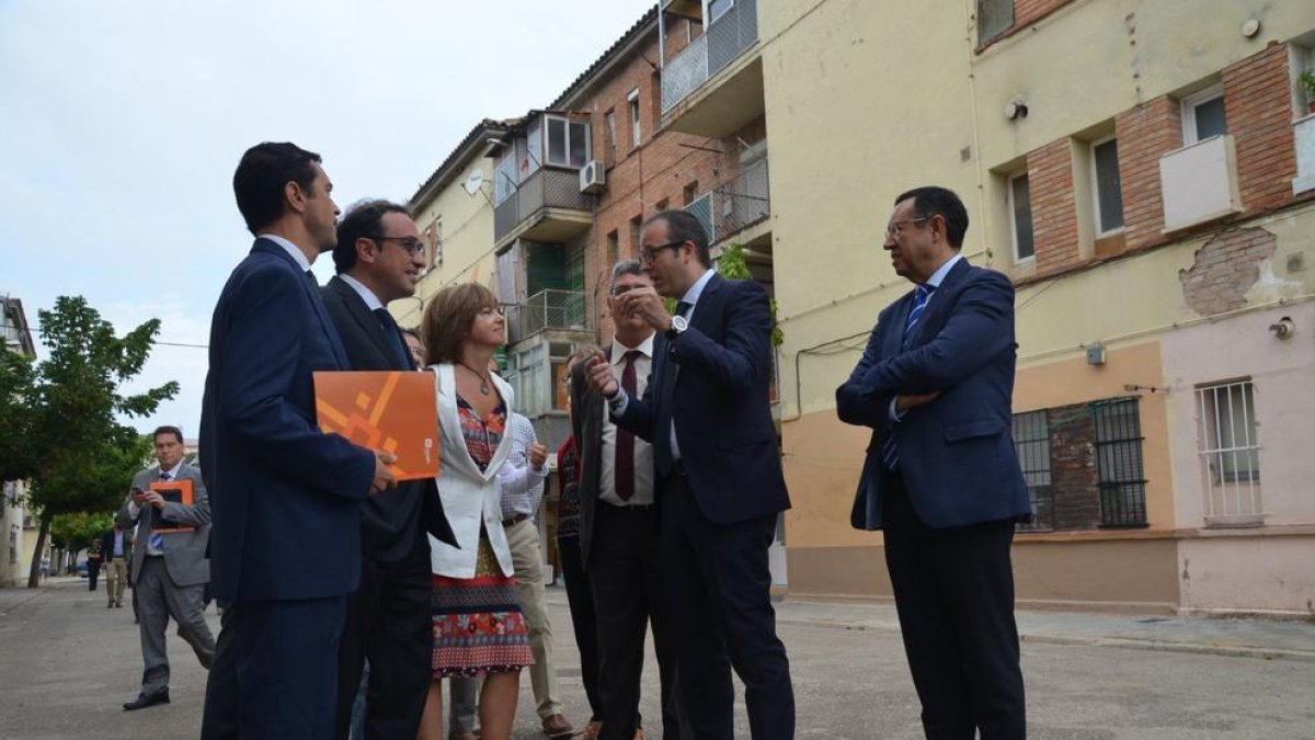 L'acord entre ajuntament i Generalitat per enderrocar el bloc de pisos es va signar a l'agost.