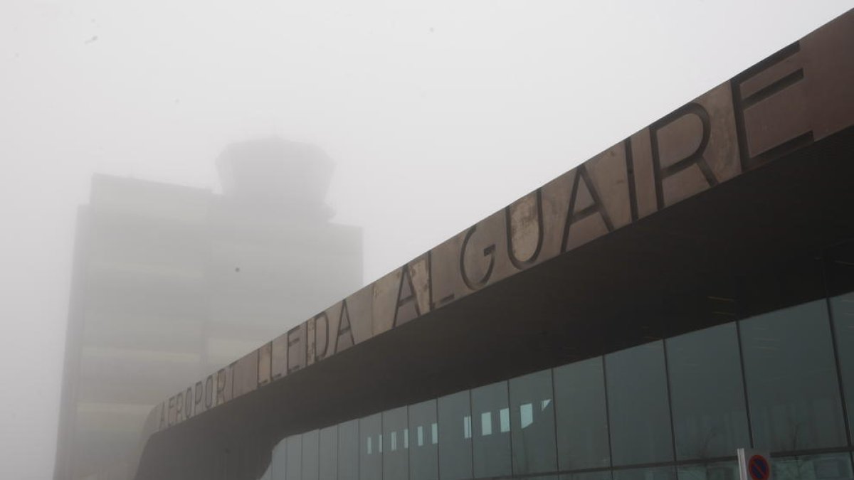 Boira a l'aeroport d'Alguaire en una imatge d'arxiu.