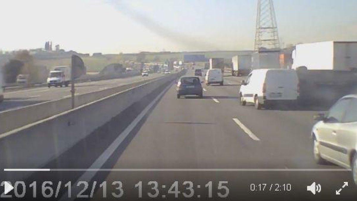 Accident provocat per un camió a l'AP-7 a Barcelona