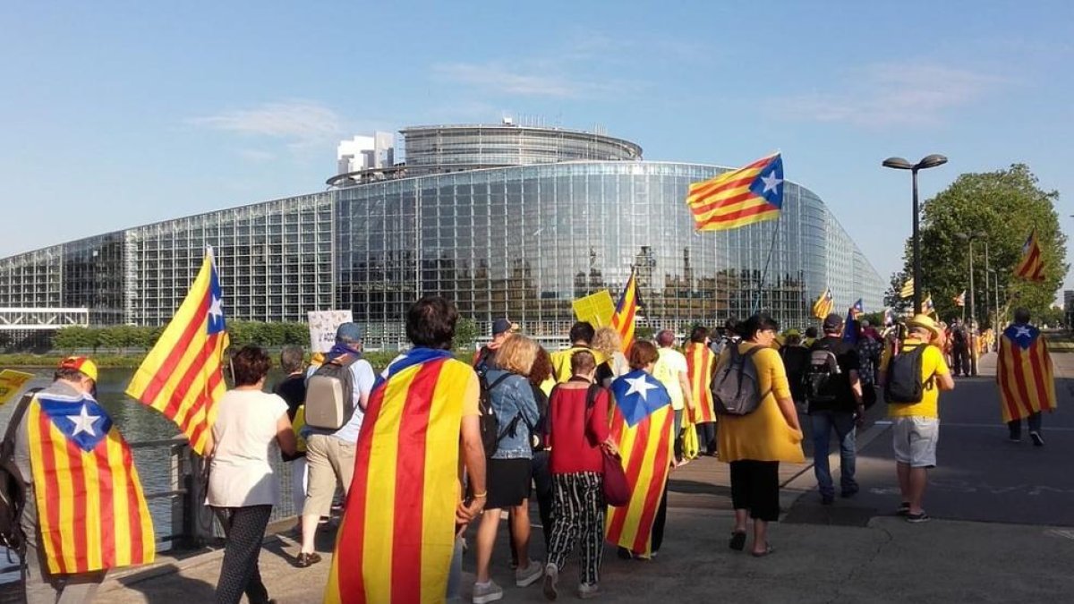 Més de sis-cents lleidatans a la manifestació d'Estrasburg