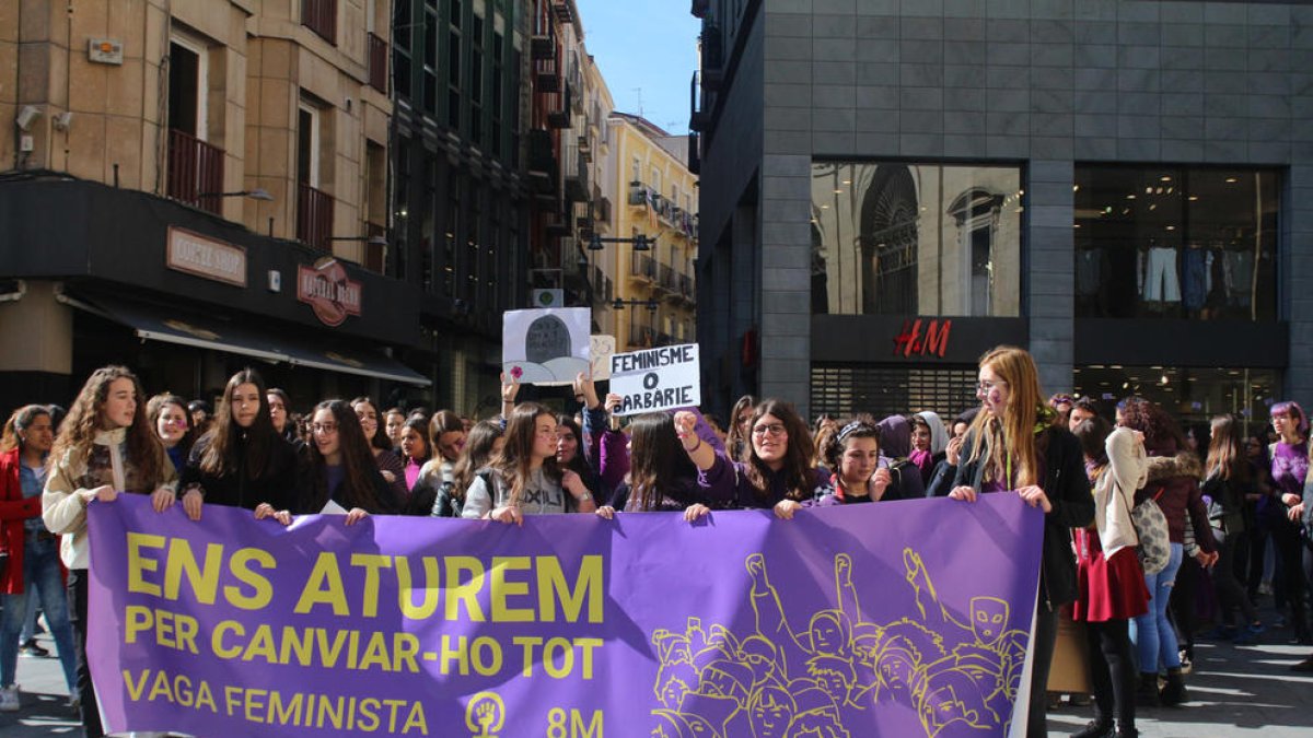 Vaga feminista de 24 hores per denunciar les bretxes laborals i socials