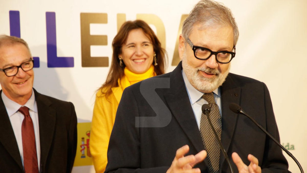 La consellera de Cultura, Laura Borràs, ha assistit avui a l'inici de les obres del futur Museu d'Art de Lleida, anomenat fins ara Museu d'Art Jaume Morera. L'acte també ha comptat amb la presència del ministre de Cultura i Esports del Govern d'Espanya, José Guirao; i del paer en cap de l'Ajuntament de Lleida, Fèlix Larrosa.