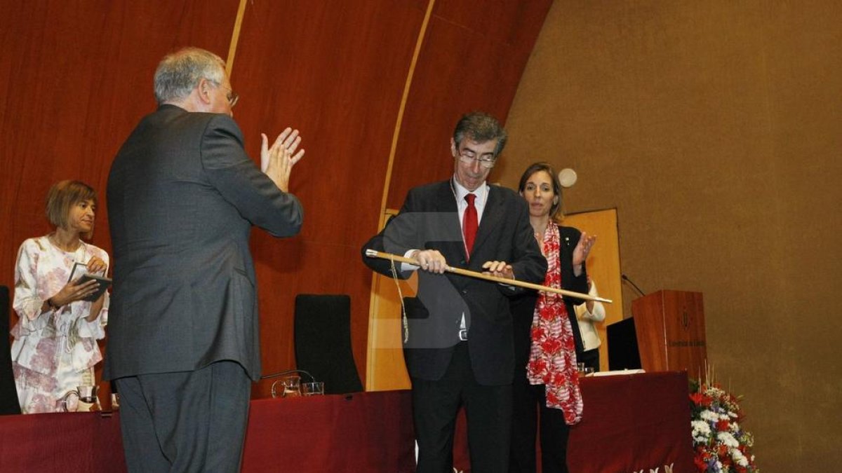 El catedrático de Química toma el relevo de Roberto Fernández.