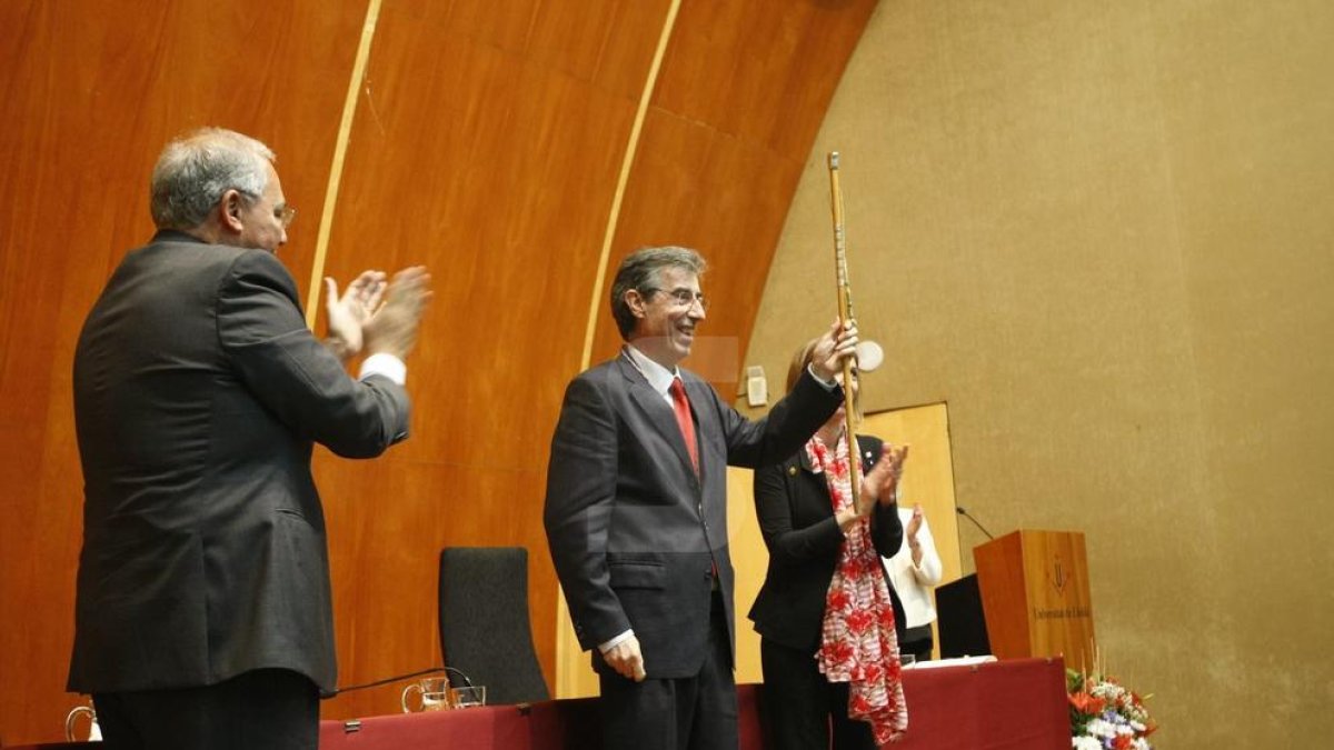 El catedrático de Química toma el relevo de Roberto Fernández.