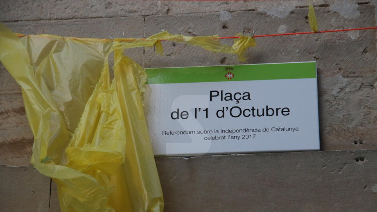 Imatges de la inauguració de la plaça 1 d'Octubre a les Borges Blanques