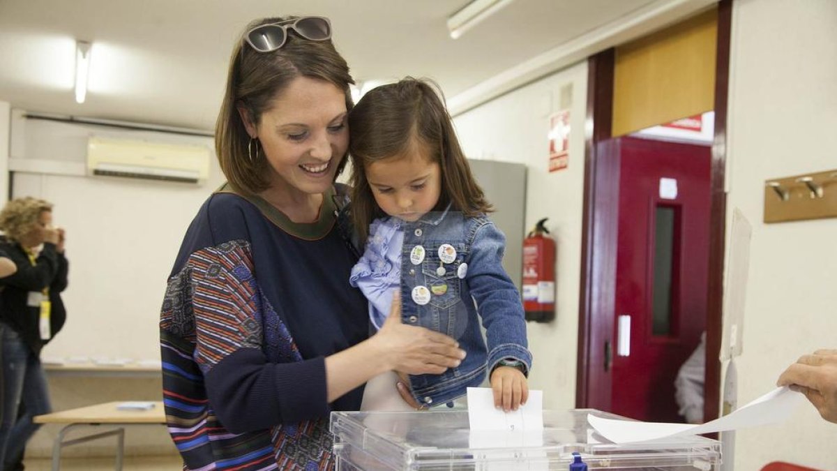 Colegios electorales en la demarcación de Lleida por los comicios municipales y europeos.