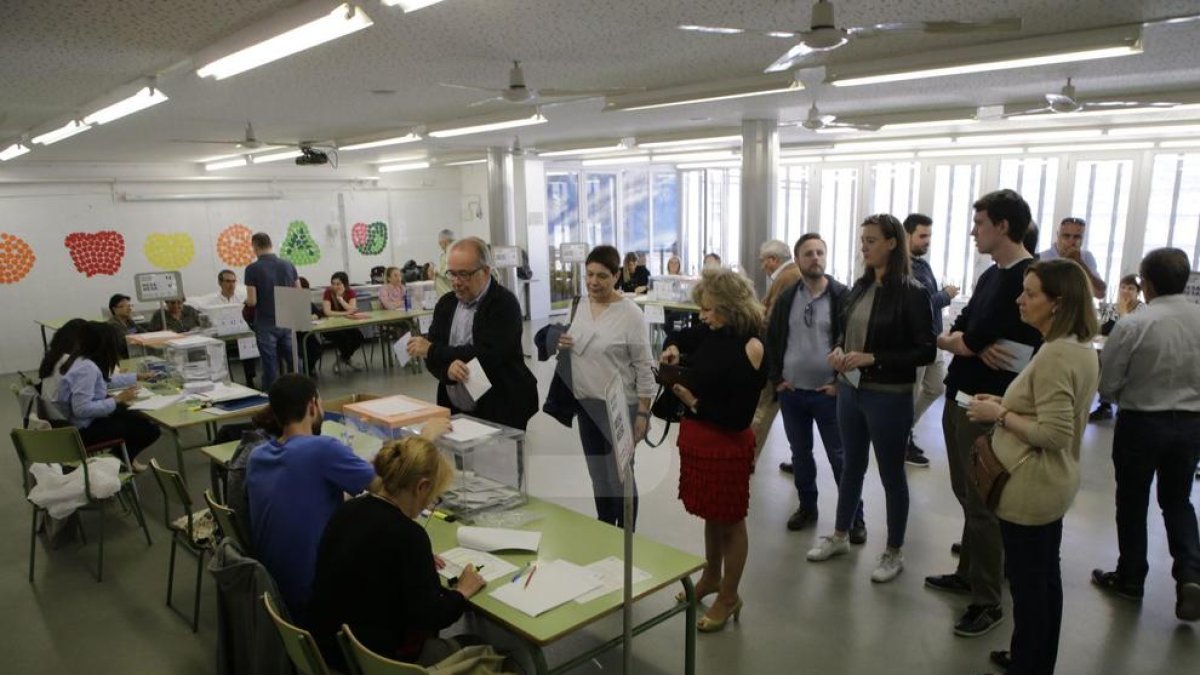 Colegios electorales en la demarcación de Lleida por los comicios municipales y europeos.