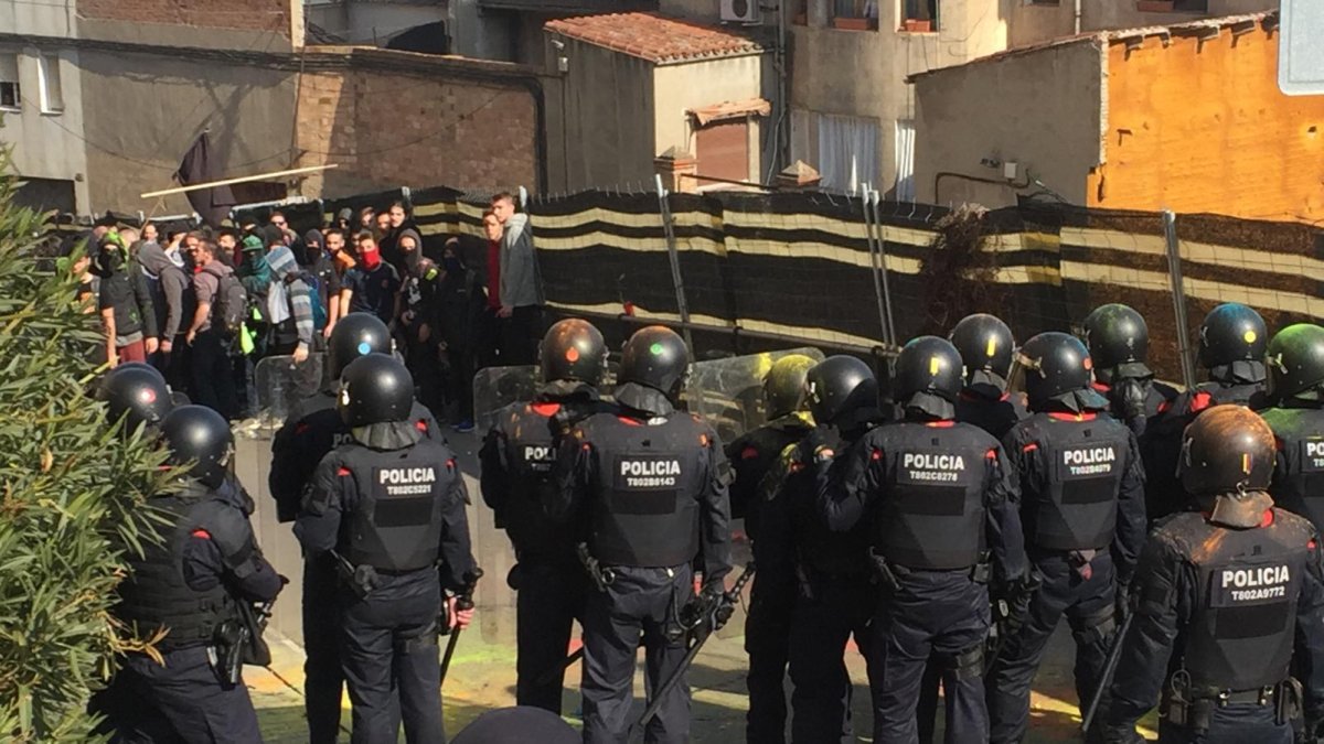 Els Mossos carreguen contra els manifestants a Lleida