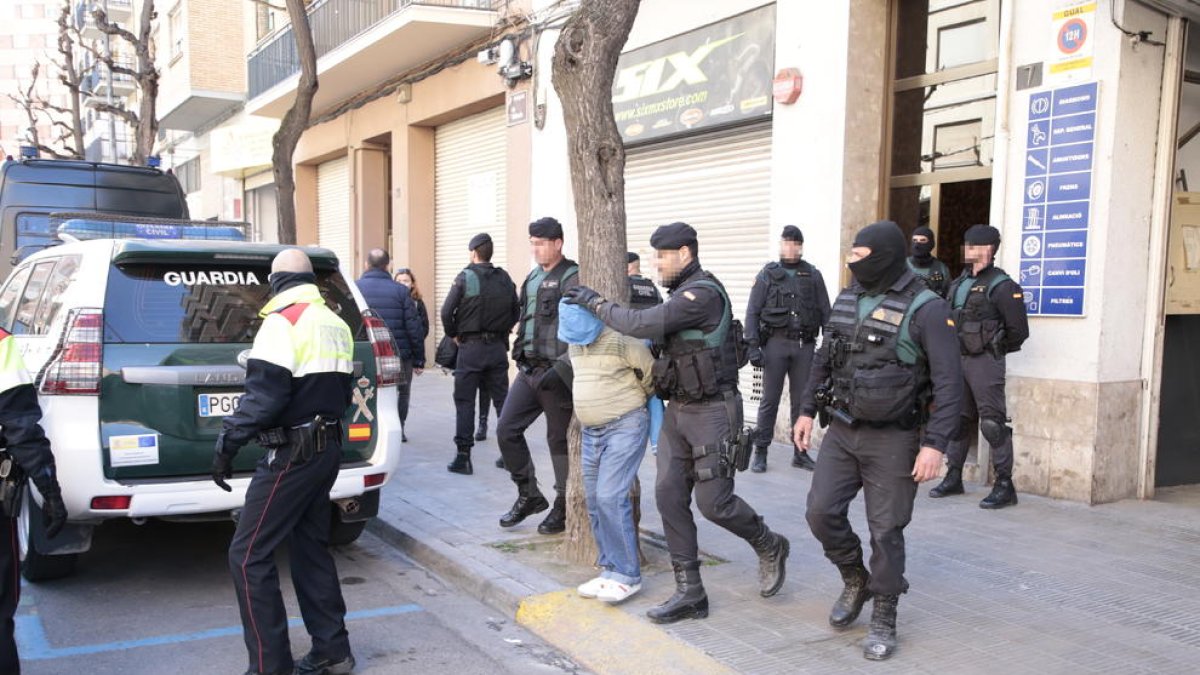 Un dels detinguts en l'operatiu policial d'aquest dijous al barri de Cappont.