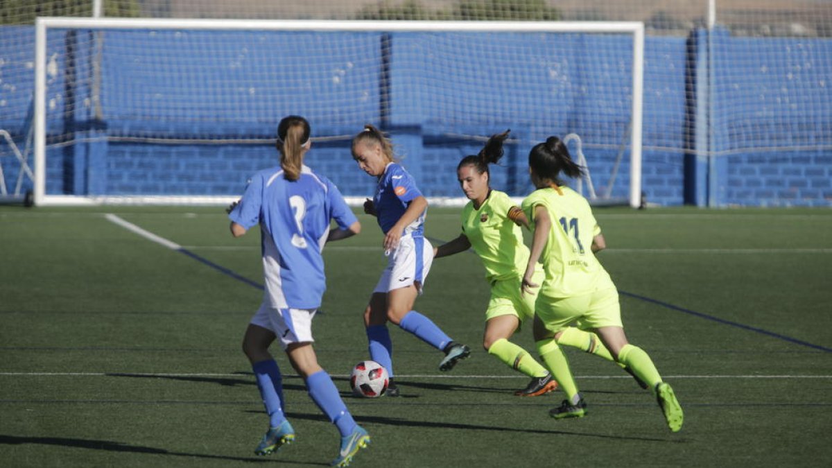 Un instante del partido de ayer que terminó con victòria del AEM ante el Barça B.