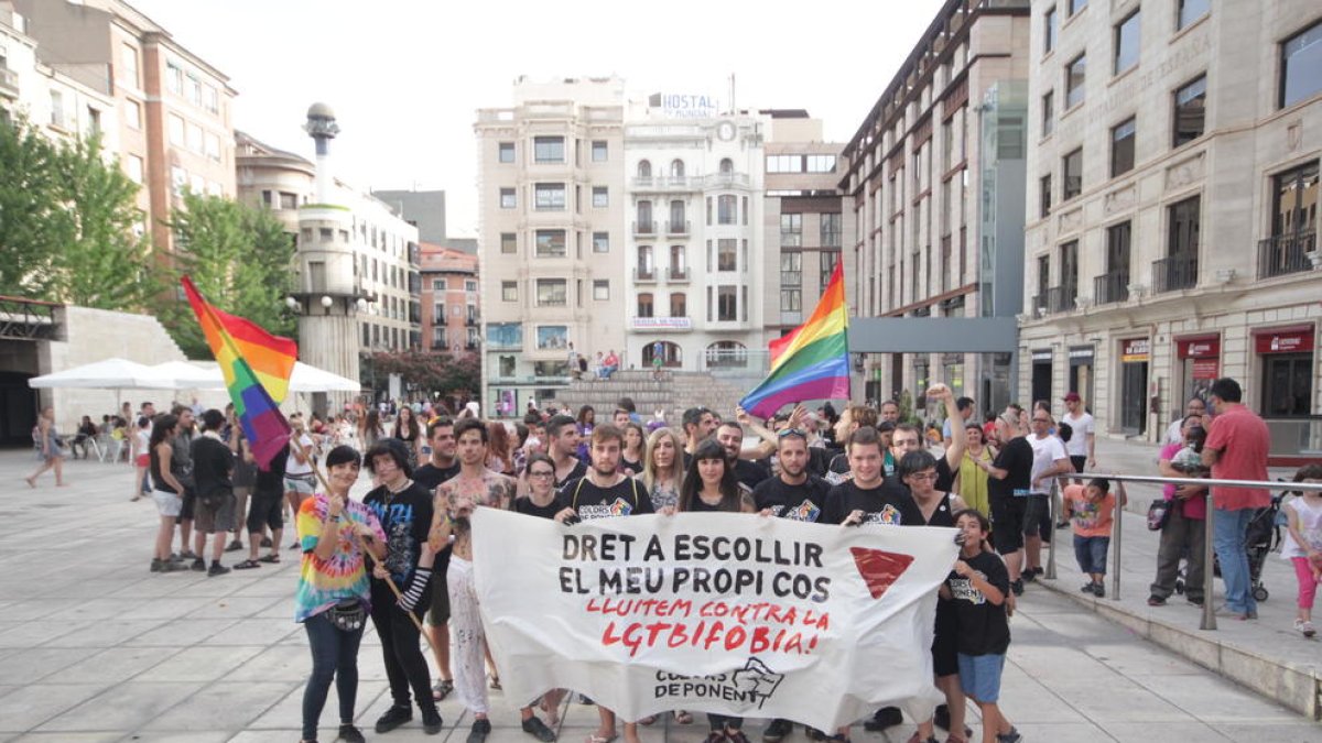Un dels actes de Colors de Ponent a la plaça Sant Joan de Lleida.