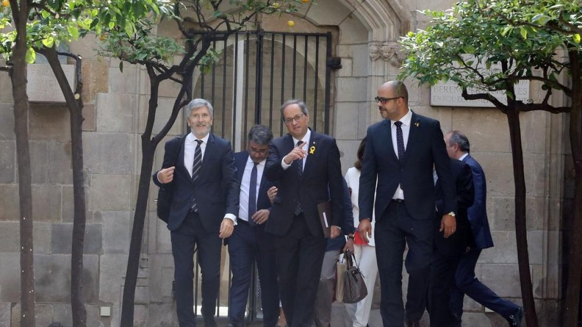 El ministre de l'Interior, Fernando Grande-Marlaska; el president de la Generalitat, Quim Torra, i el conseller de l'Interior, Miquel Buch, abans de la reunió de la junta de seguretat.