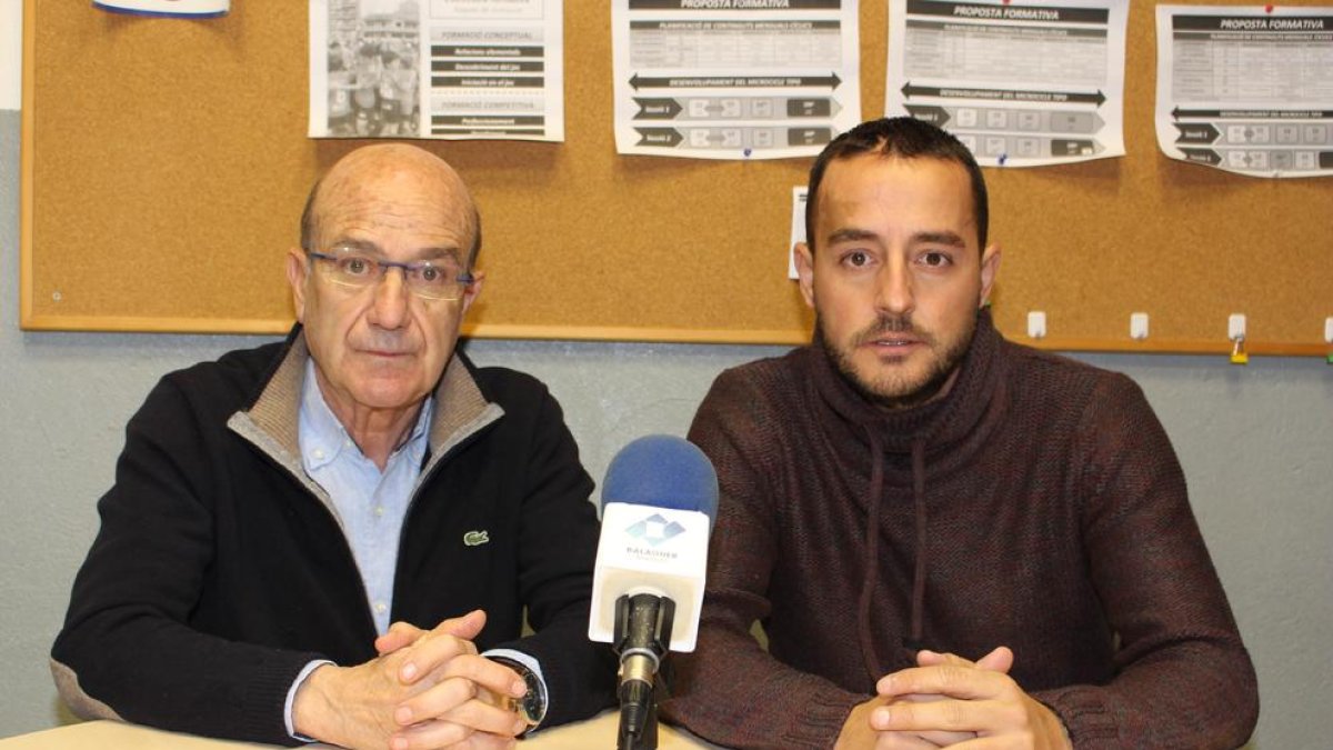 El president, Antonio Aiguadé, i l’entrenador, Jordi Cortés, ahir durant la compareixença.