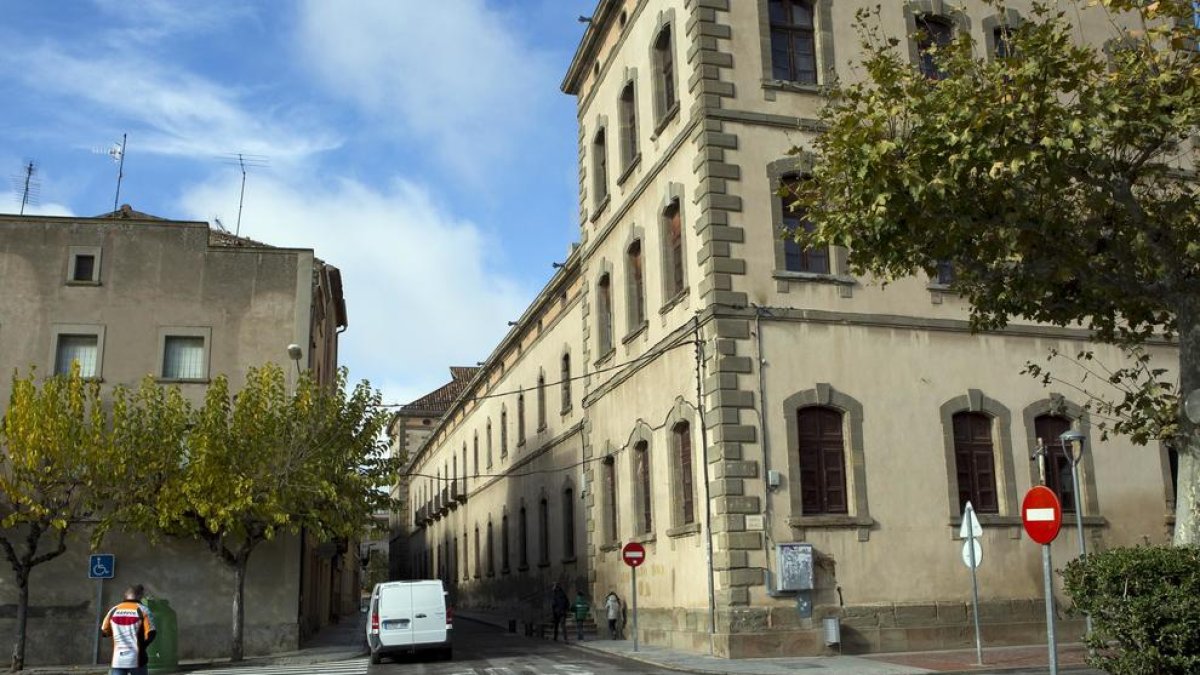 Imagen de la fachada de la Universitat de Cervera.