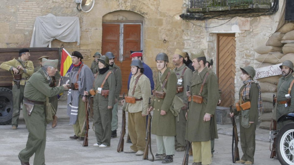 Uno de los momentos de la recreación ayer de los bombardeos sobre La Granadella en diciembre de 1938. 