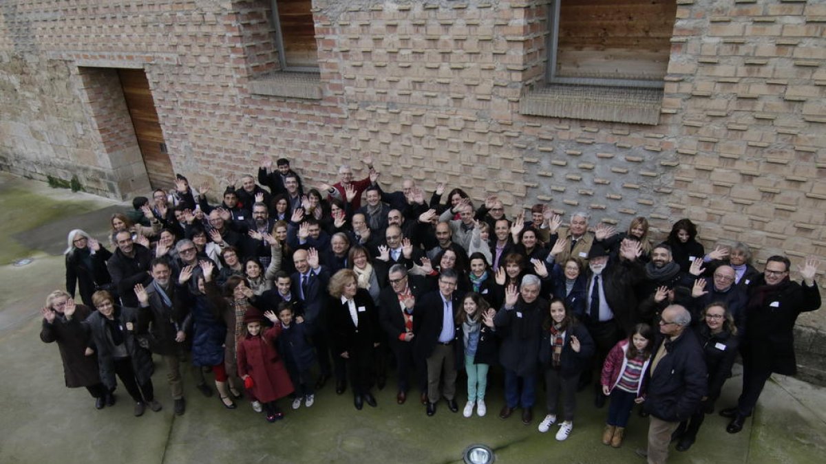 La Paeria celebró ayer la tradicional recepción a los Embajadores de Lleida, con un centenar de participantes, en la Panera.