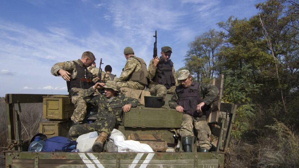 Soldats governamentals ucraïnesos a la localitat de Popasnaia.