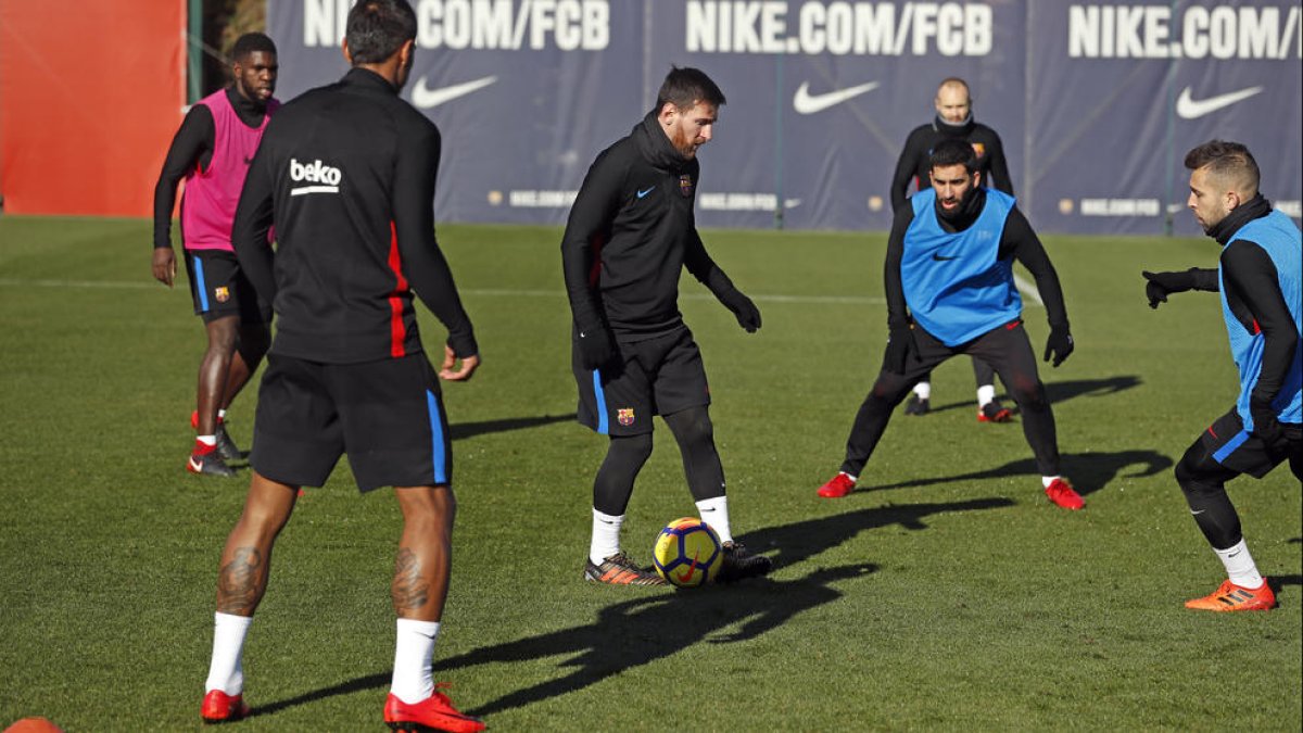 Leo Messi, durant l’entrenament d’ahir a la Ciutat Esportiva.