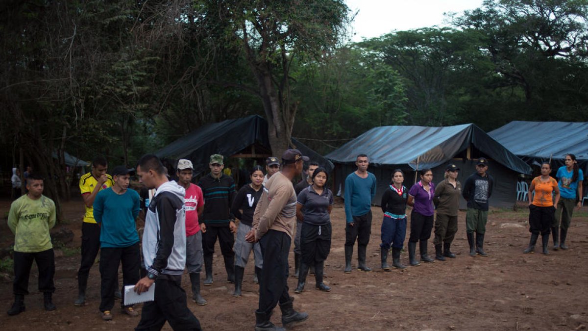 Guerrilleros de las FARC en uno de sus campamentos en la jungla.