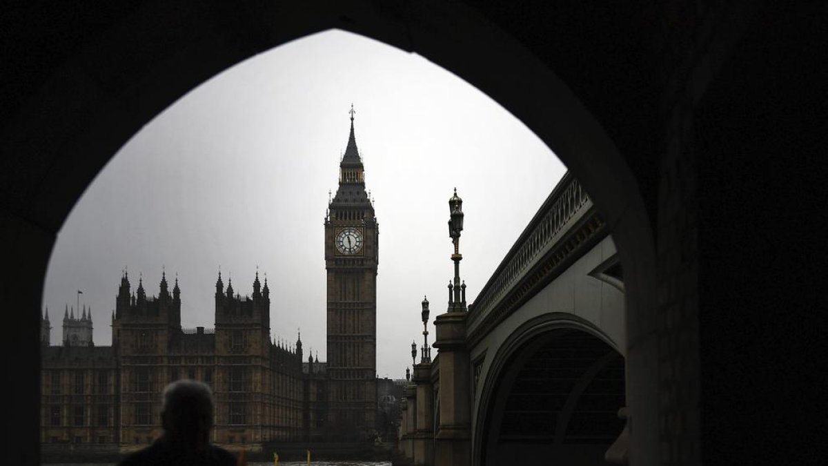 Imagen de archivo del exterior del Parlamento británico.