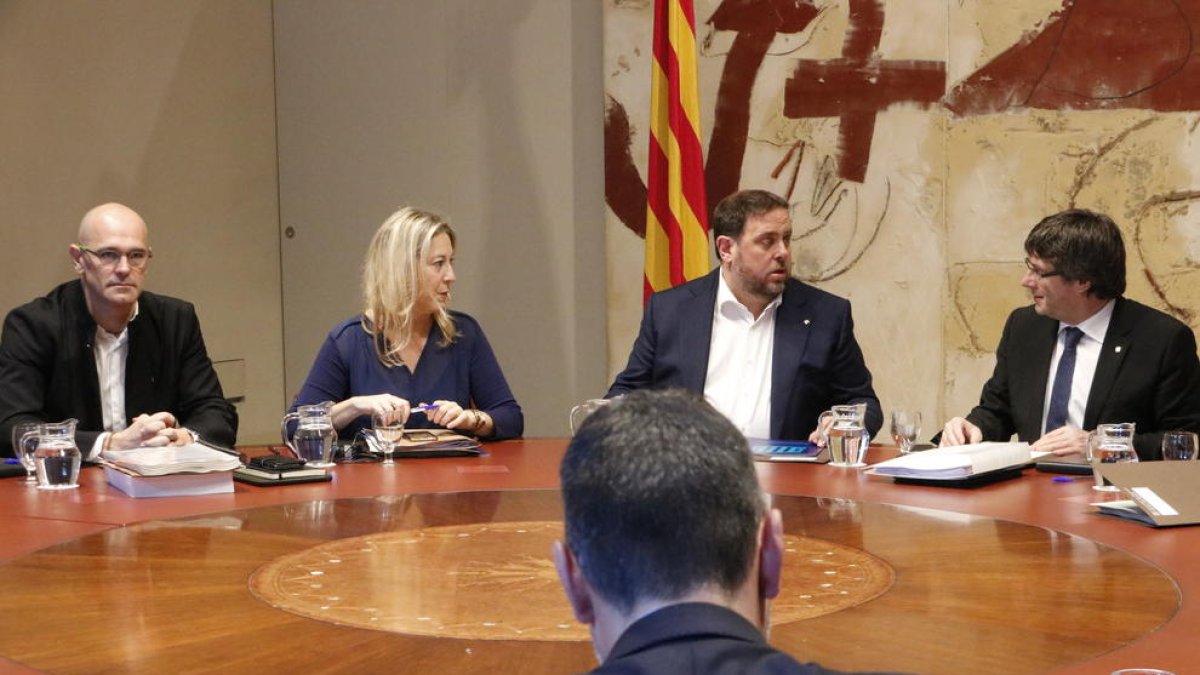 Romeva, Munté, Junqueras i Puigdemont, ahir en la reunió del Govern.