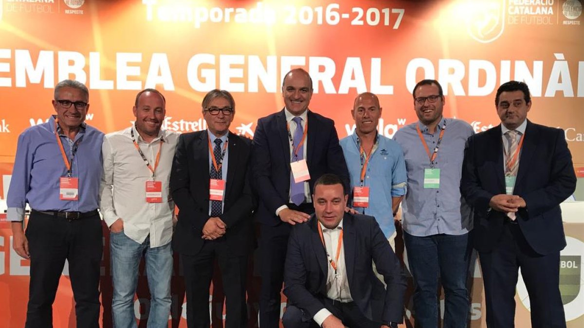 Assembleistes lleidatans de la Federació Catalana, amb el president Subies i el vicepresident Terés.