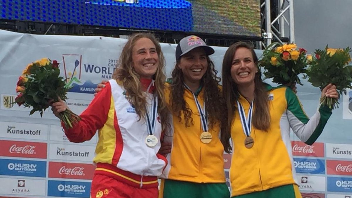 La leridana Núria Vilarrubla, junto a las australianas Jessica Fox y Rosalyn Lawrence, oro y bronce.