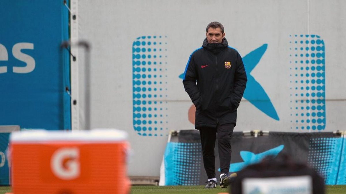 Ernesto Valverde, ayer durante el entrenamiento del Barcelona, previo al partido de hoy ante el Celta.