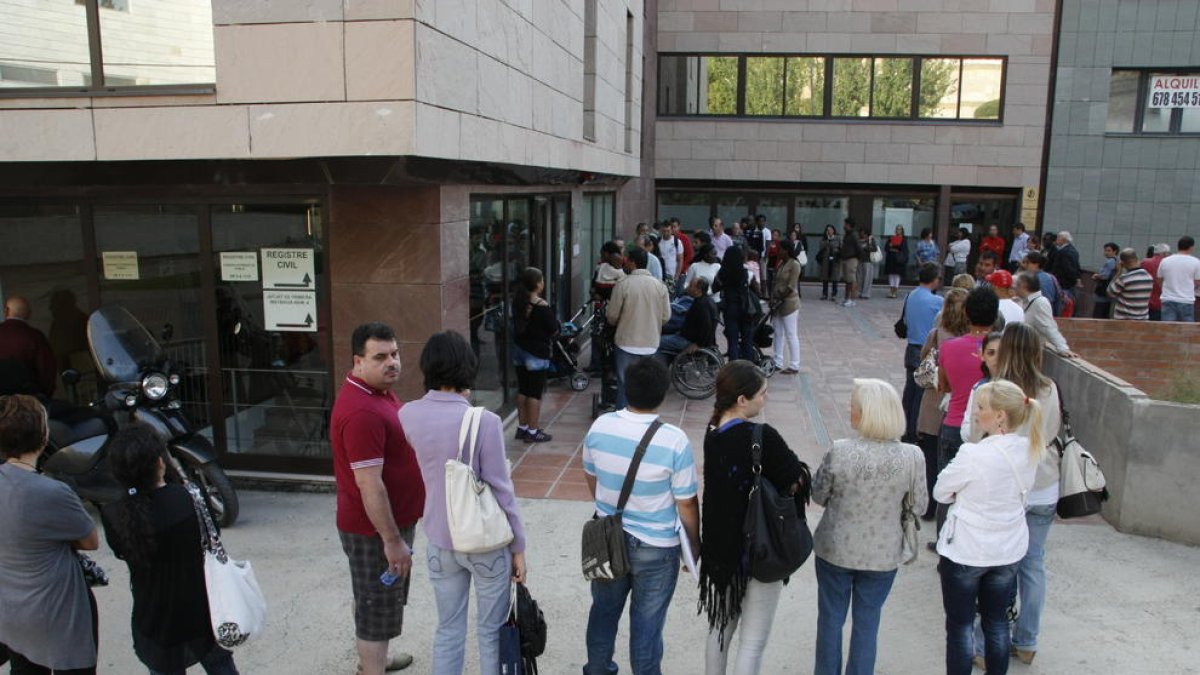 Cues al registre civil de Lleida.