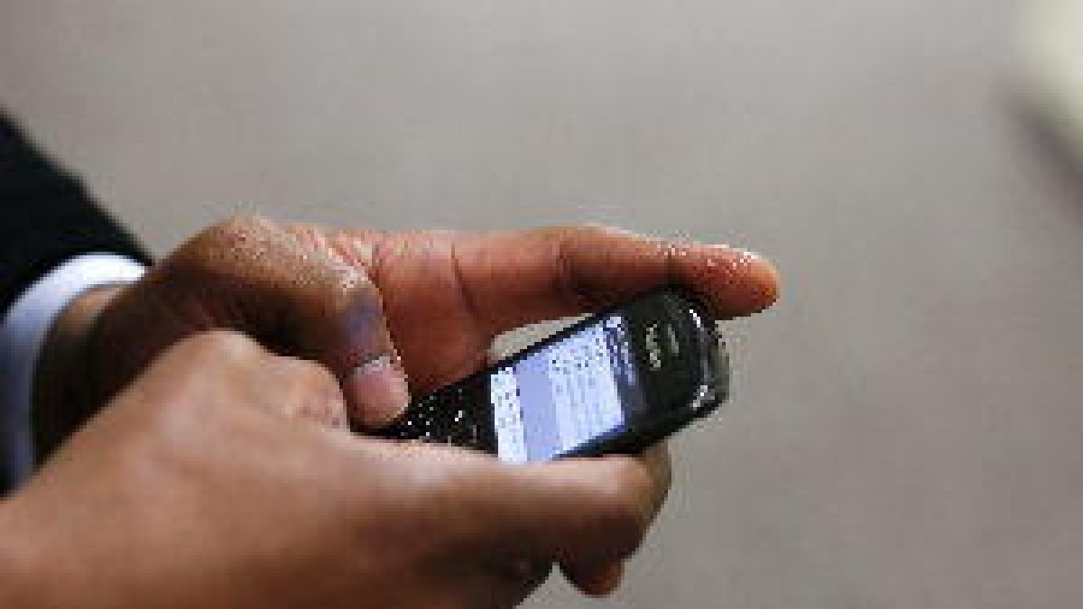 L'SMS compleix un quart de segle relegat a l'oblit per WhatsApp