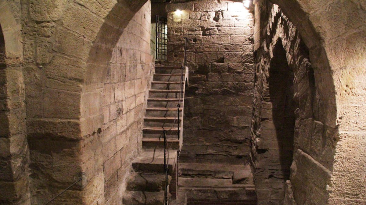 El Museu de la Paeria, en el subterráneo del edificio, reabrió ayer sus puertas al público.