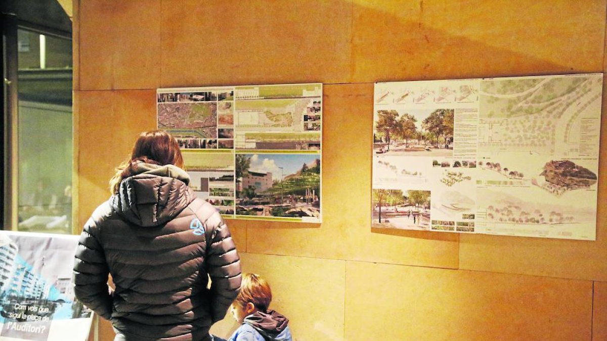 El projecte ‘Liasions’, el de la dreta, en la seua exposició a l’Auditori.