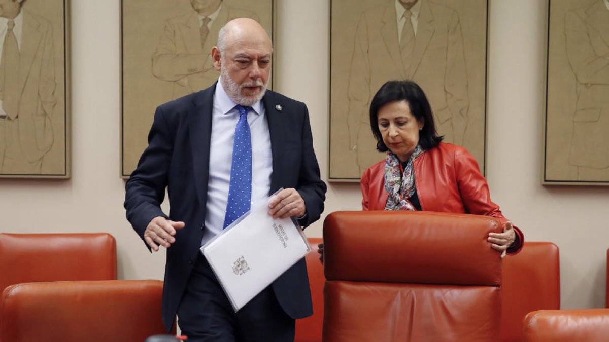 José Manuel de la Maza junto a Margarita Robles (PSOE).