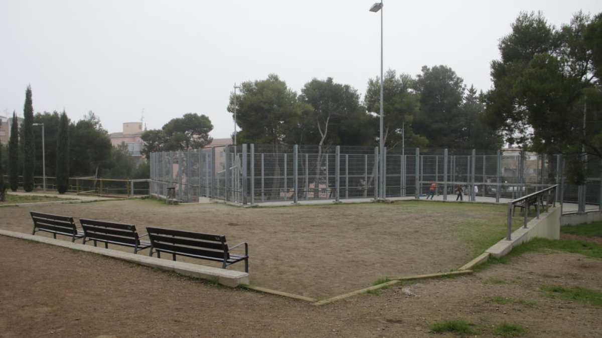 El parque para ejercicios se ubicará en este rincón, junto a la pista polideportiva.