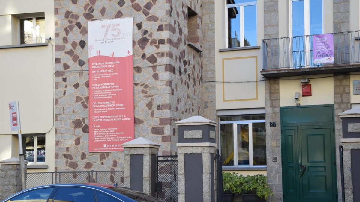 Imatge de l’exterior de l’institut Joan Brudieu de la Seu d’Urgell.