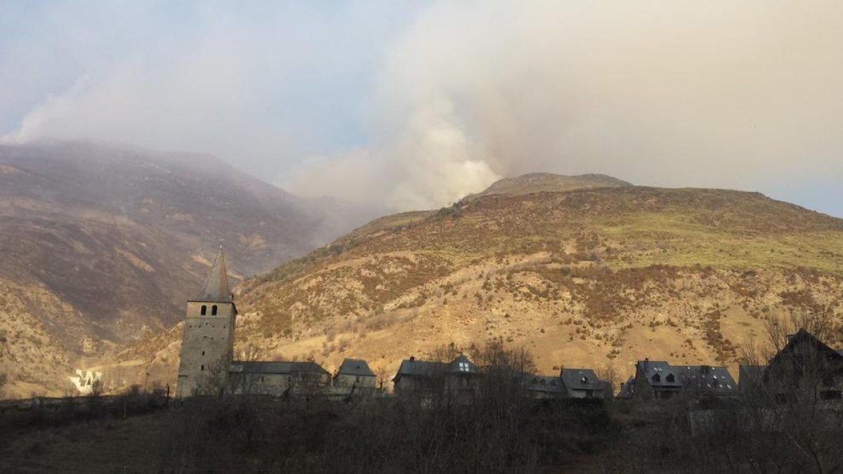 El incendio de Garòs ha quemado unas 200 hectáreas de pastos de montaña