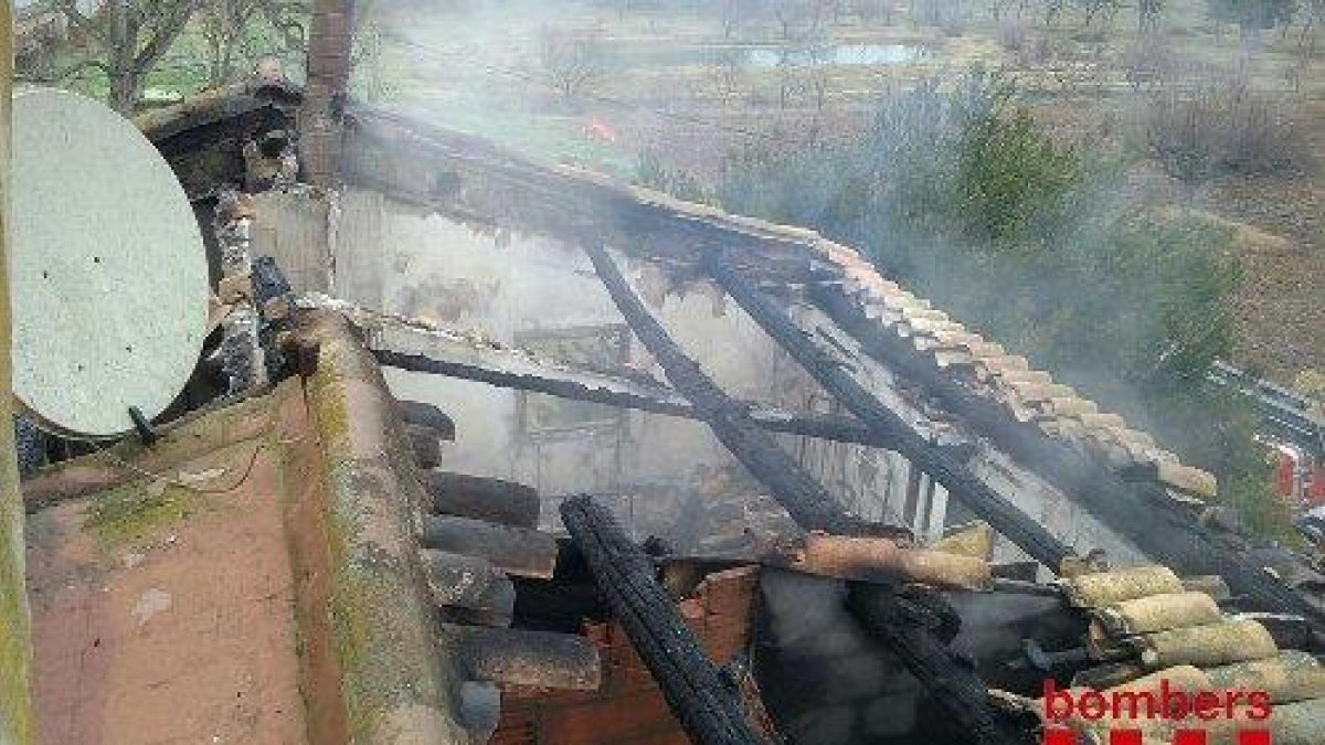 Part de la teulada calcinada.