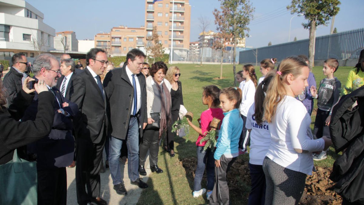 Alumnos del colegio de Almacelles en la jornada de sostenibilidad que celebrada en el Parc Europa. 