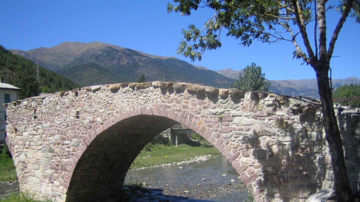 Imagen del Pont Vell de Vilaller.