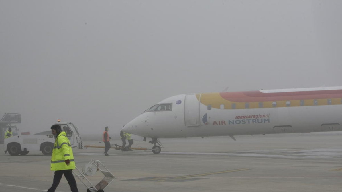 L’avió d’Air Nostrum entre Lleida i Palma va ser l’únic dels cinc vols programats que va poder operar ahir a Alguaire.