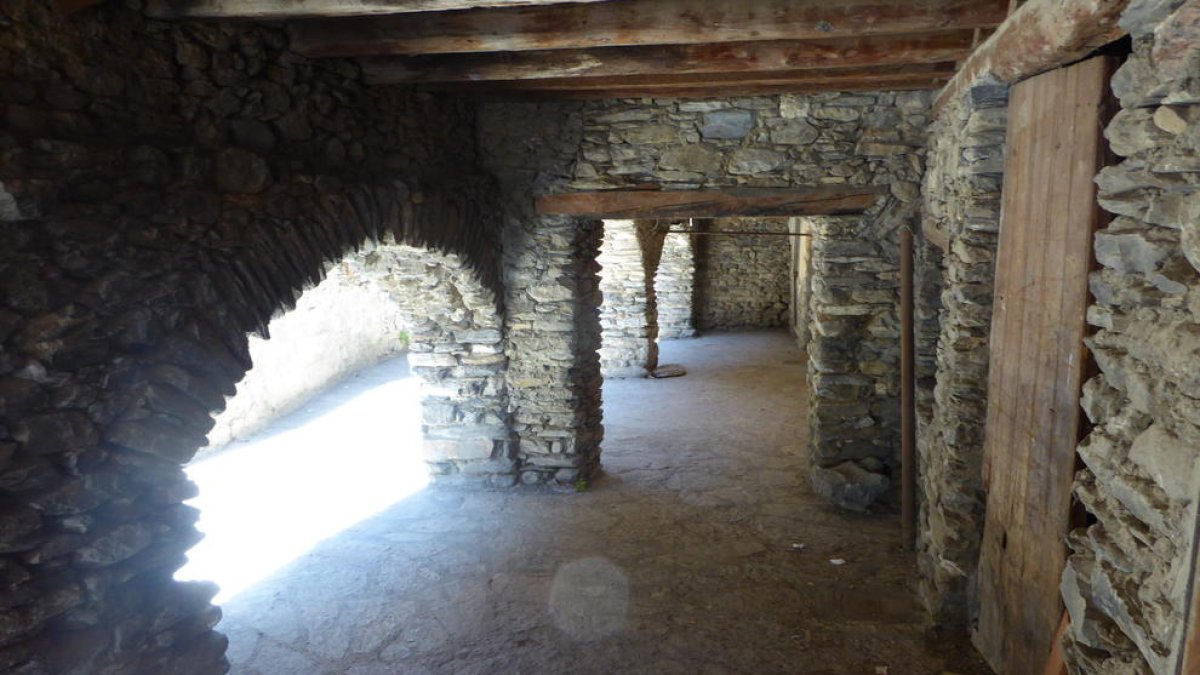 Porxos de pedra típics de molts pobles del Pirineu de Lleida