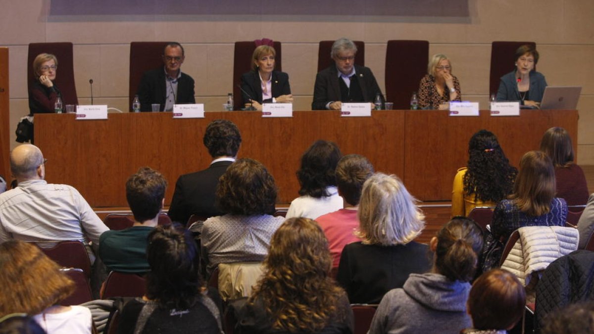 El Saló Víctor Siurana de la UdL va acollir la presentació de la ‘Gramàtica’ i l’‘Ortografia’ catalanes.