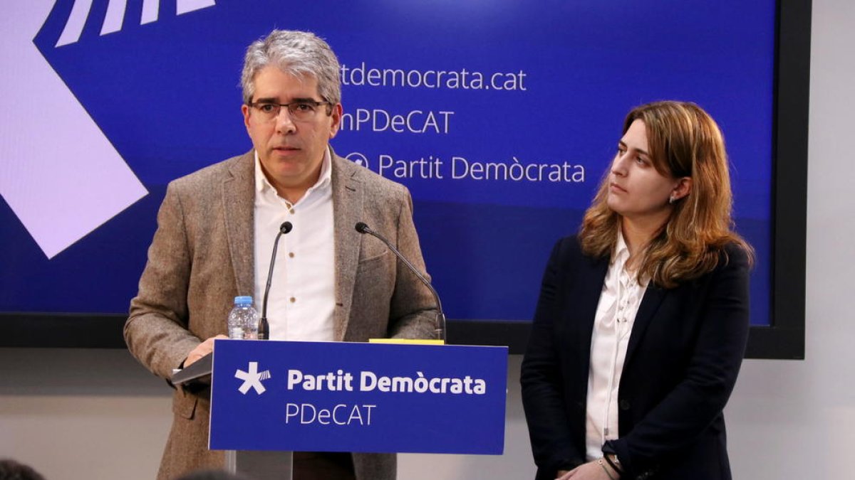 Francesc Homs ayer en rueda de prensa junto a Marta Pascal tras conocerse la petición de la Fiscalía.