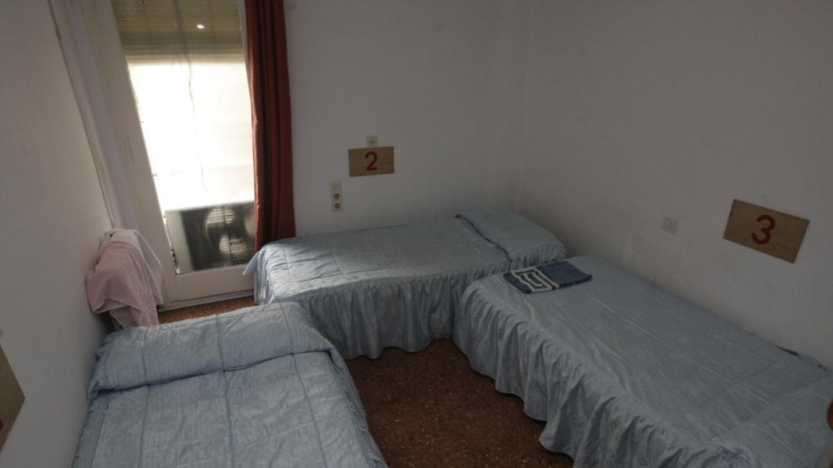 Imatge d’arxiu d’una de les habitacions de l’actual alberg Jericó, al carrer Tallada.