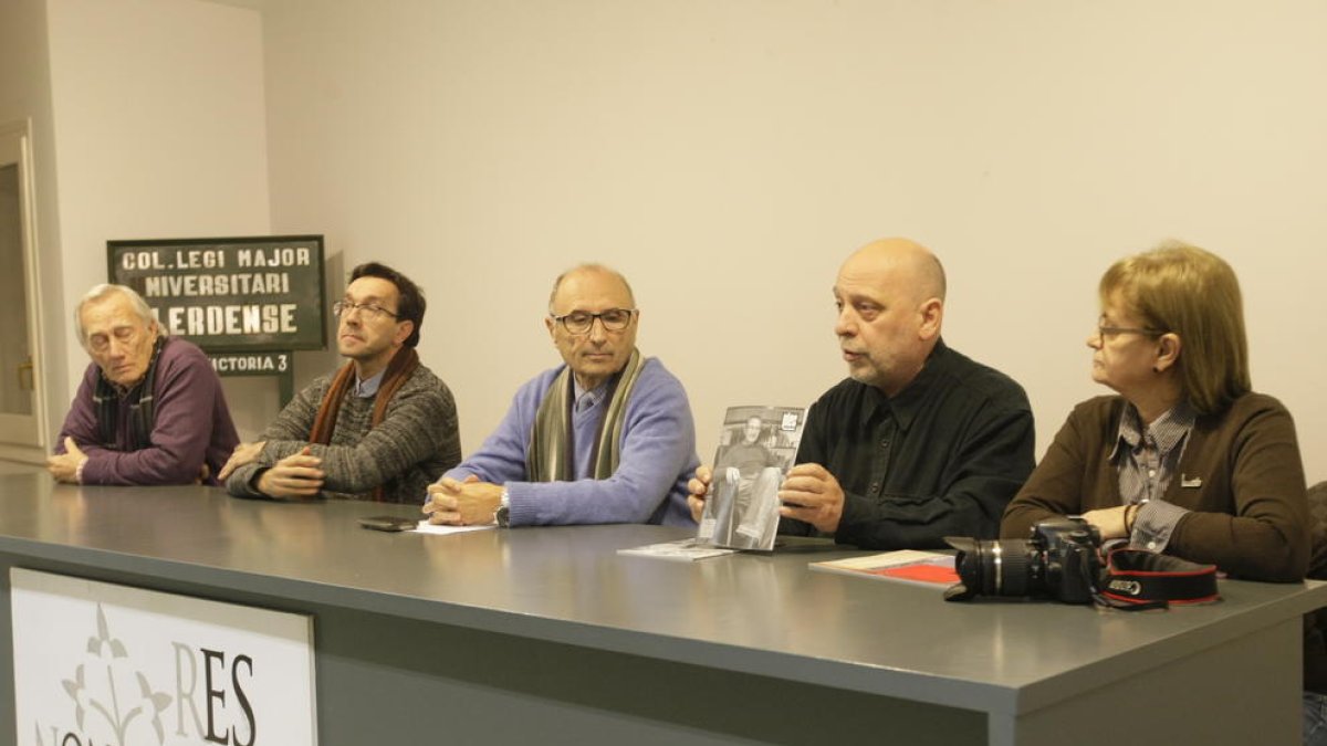 Presentación ayer en la sala de Res Non Verba del número 14 de la revista cultural ‘Plec’ de Lleida.