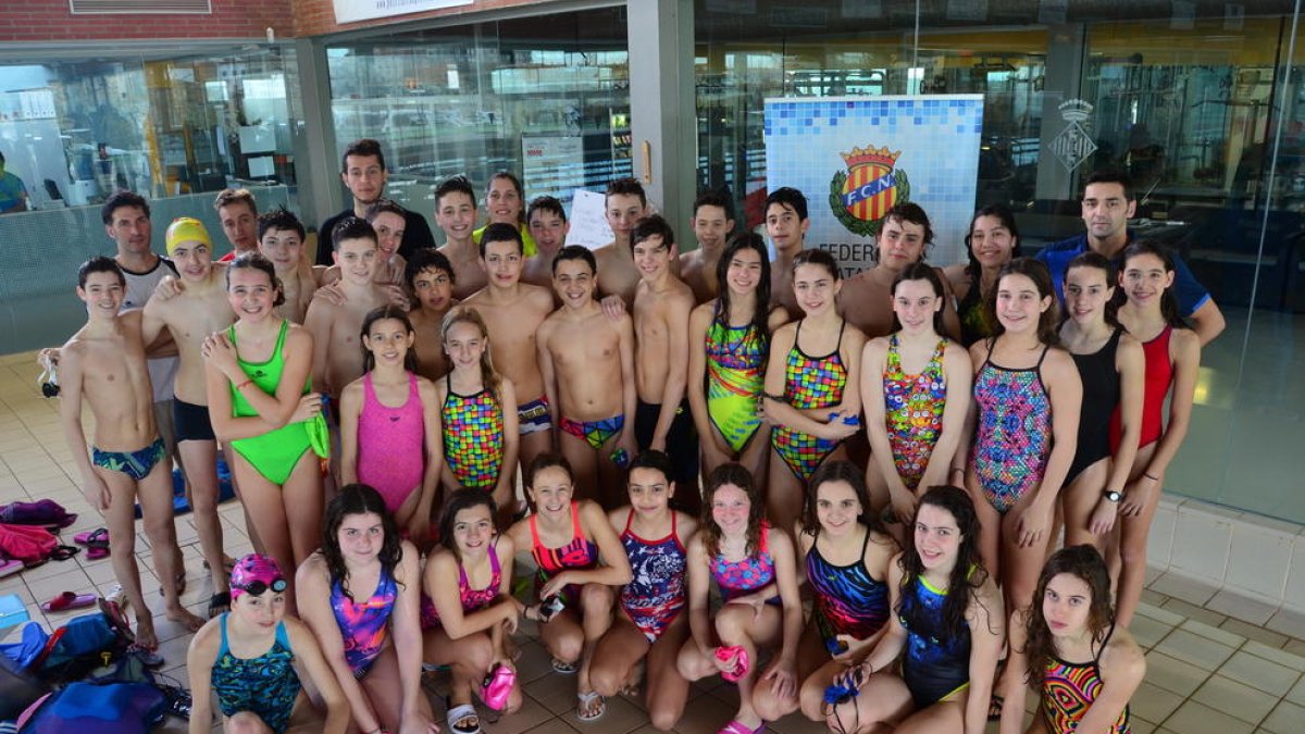 Entrenamiento zonal para 33 nadadores en Cervera