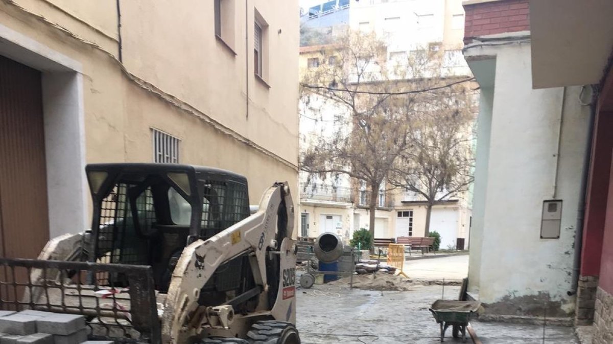 Les obres del carrer Sant Josep al centre de Fraga.